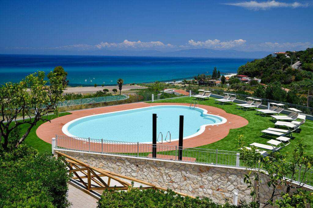 Piscina con Vista Mare